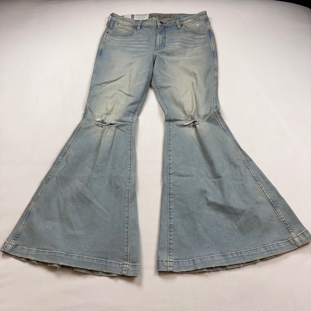 Wrangler Retro High Rise‎ Trumpet Flare Jeans Light Wash Distressed 31x32 NWT
